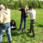 Ostrówki na Wołyniu. Poszukiwania mogił za pomocą odwiertów sondażowych (fot. Adam Kuczyński)